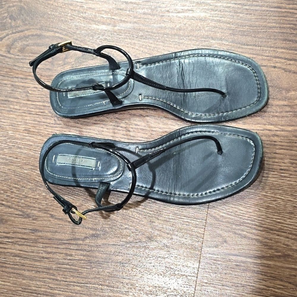- Prada pattent leather thongs 7.5‎